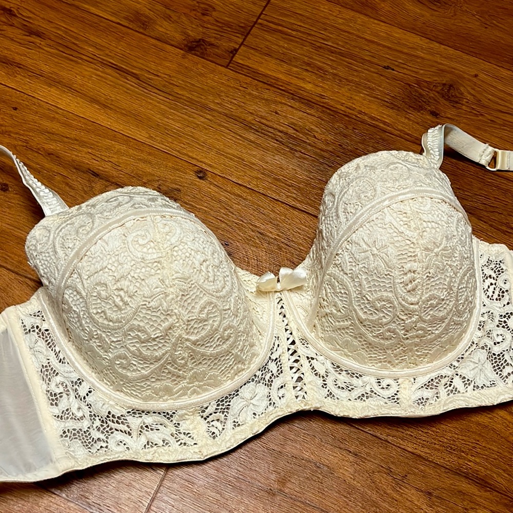 Adore Me Convertible Vintage White Lace Bra 40G